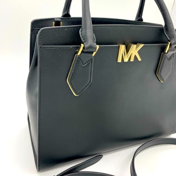 🥳SOLD🥳🔥👜 Michael Kors Black & Gold Purse 👜🔥 - Picture 4 of 15